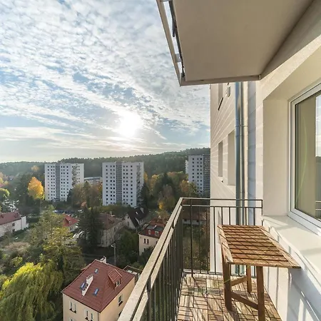 Glow - Opera Lesna アパート